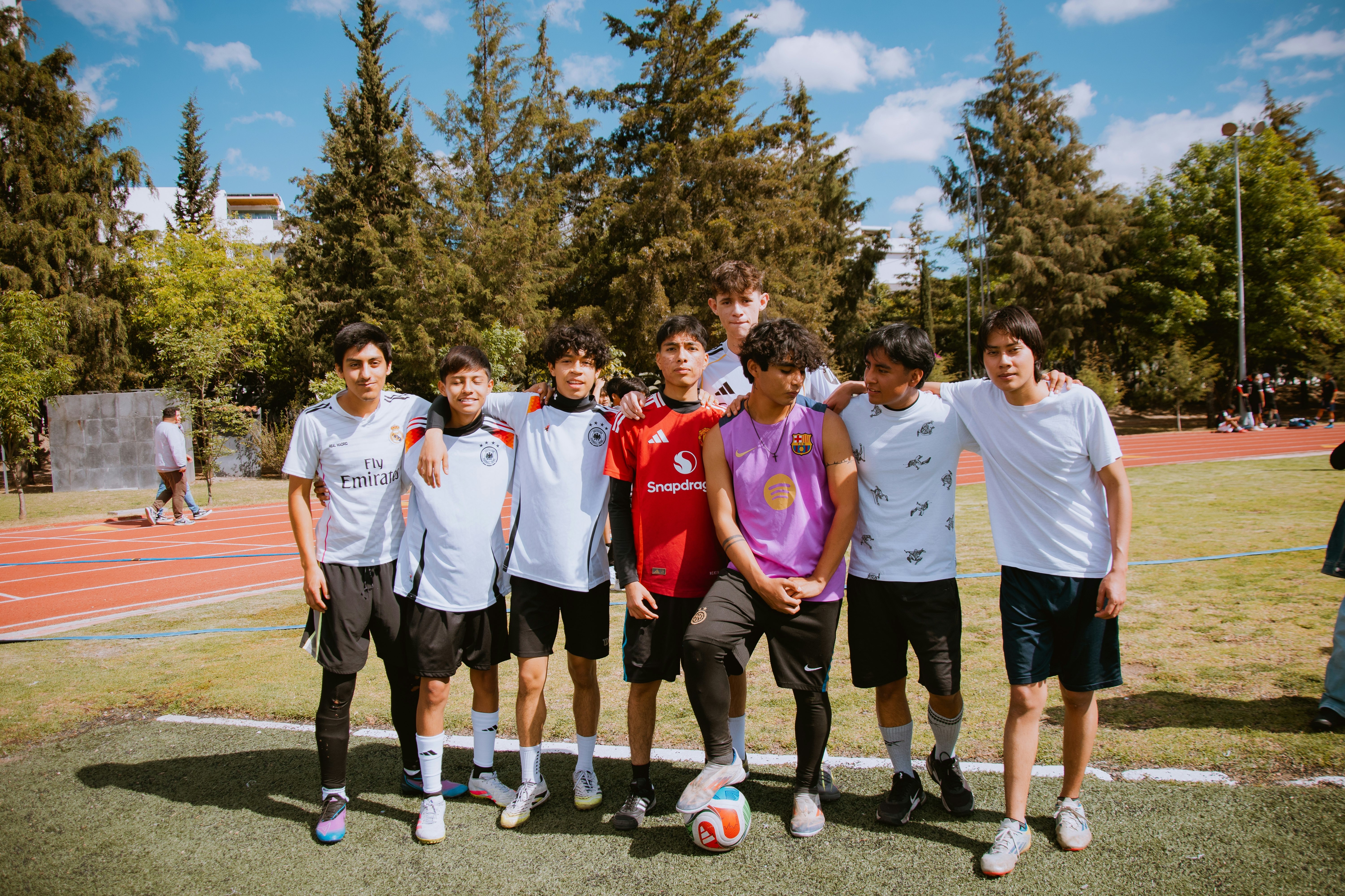 现场角度看迪亚洛飞天隔扣！迎着2米26徐昕凶狠砸筐 力量感十足＂