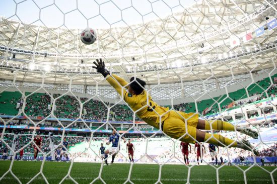 替补球员在 替补球员在